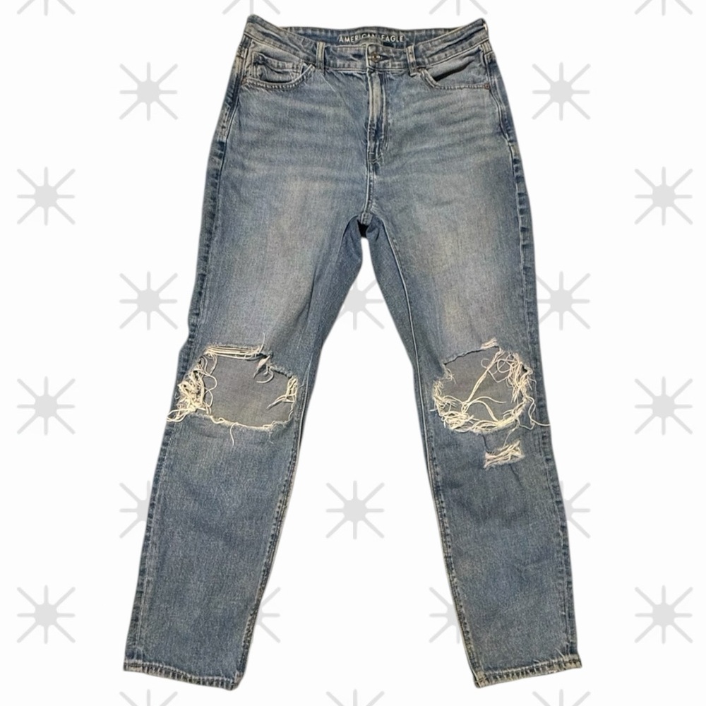 Women’s American Eagle Distressed Blue Jeans. High waisted, Relaxed Fit, Sz 10